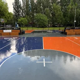 Баскетбольная площадка в сквере Фадеева