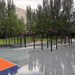 Баскетбольная площадка в сквере Фадеева